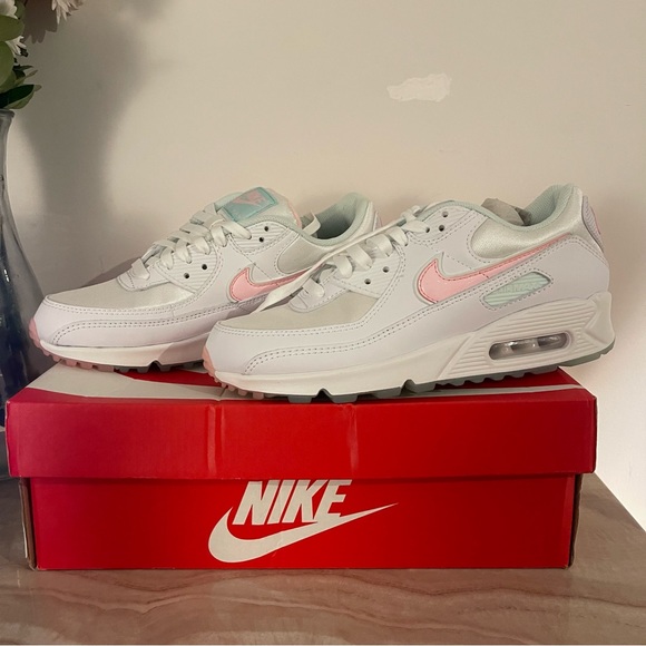 Nike Women’s Air Max 90 White / Arctic Punch - Picture 11 of 11